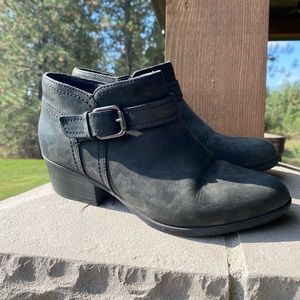 Womens Clark mid bootie